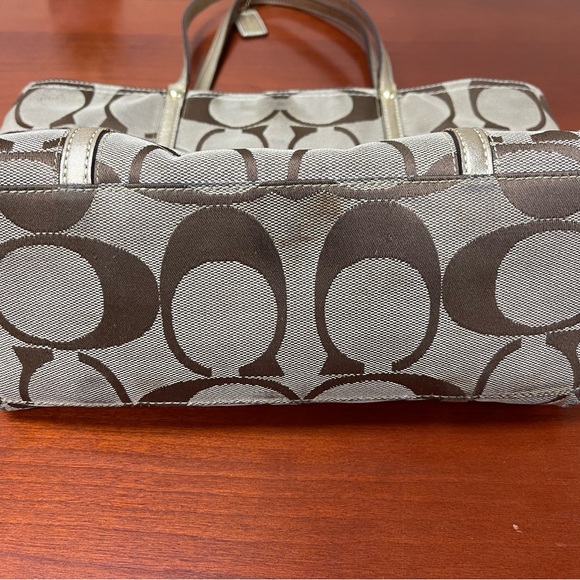 Coach Purse❤️❤️ - Picture 8 of 9